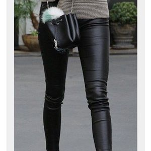 faux leather stretchy leggings 🔥